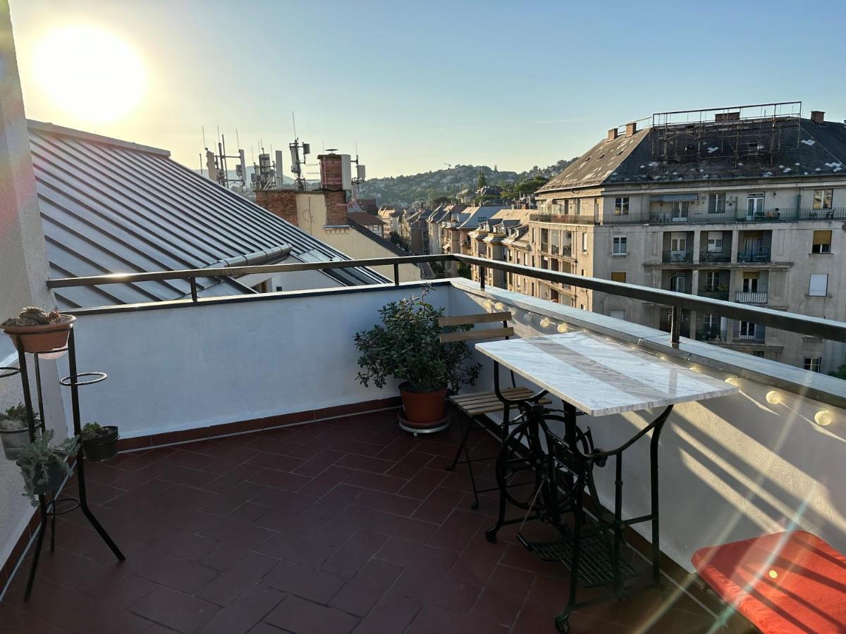 Bright & Spacious Home In Buda Βουδαπέστη Εξωτερικό φωτογραφία